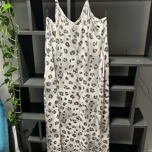 4 / $20 Zenana White and Gray Leopard Print Maxi Dress